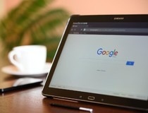 Danska: Mediji pregovaraju sa Googleom i Facebookom o plaćanju sadržaja