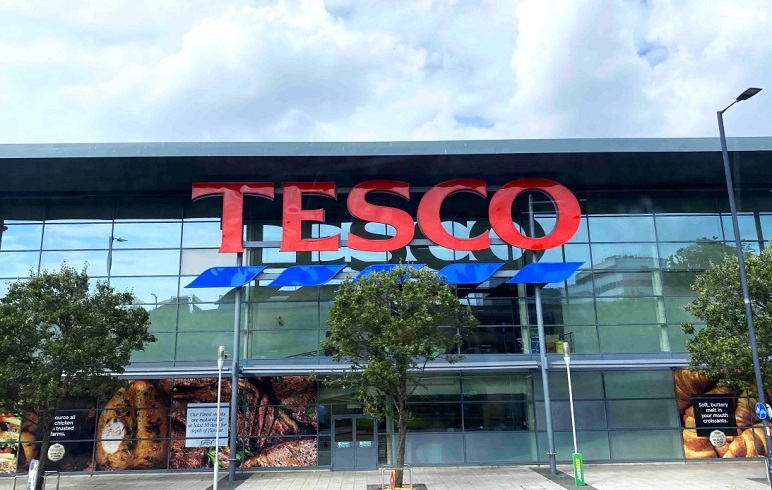 Tesco nagrađuje potrošače koji voze električna vozila