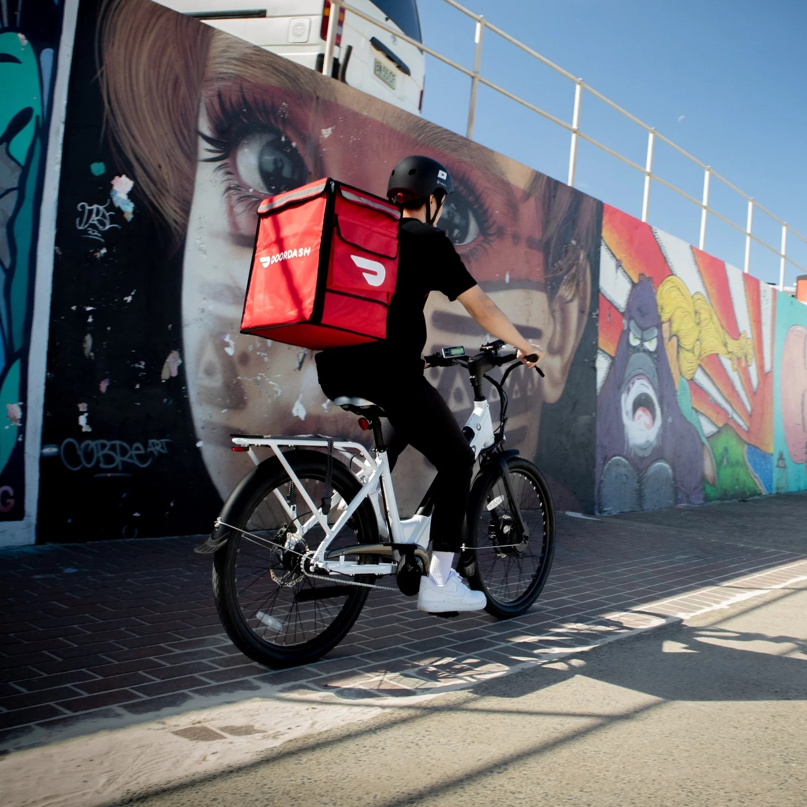 SAD: DoorDash će omogućiti samostalnim trgovcima isporuku namirnica