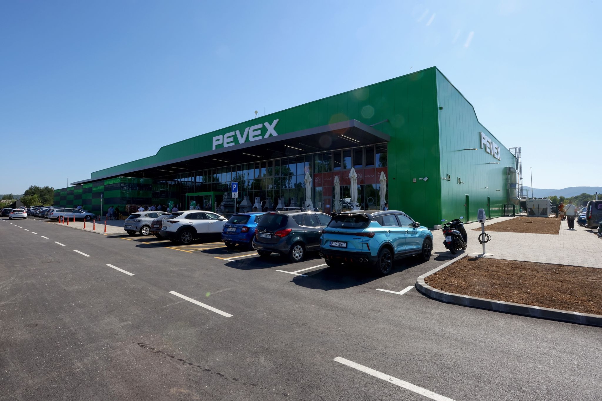 Hrvatska: PEVEX otvorio prodajni centar u Gospiću