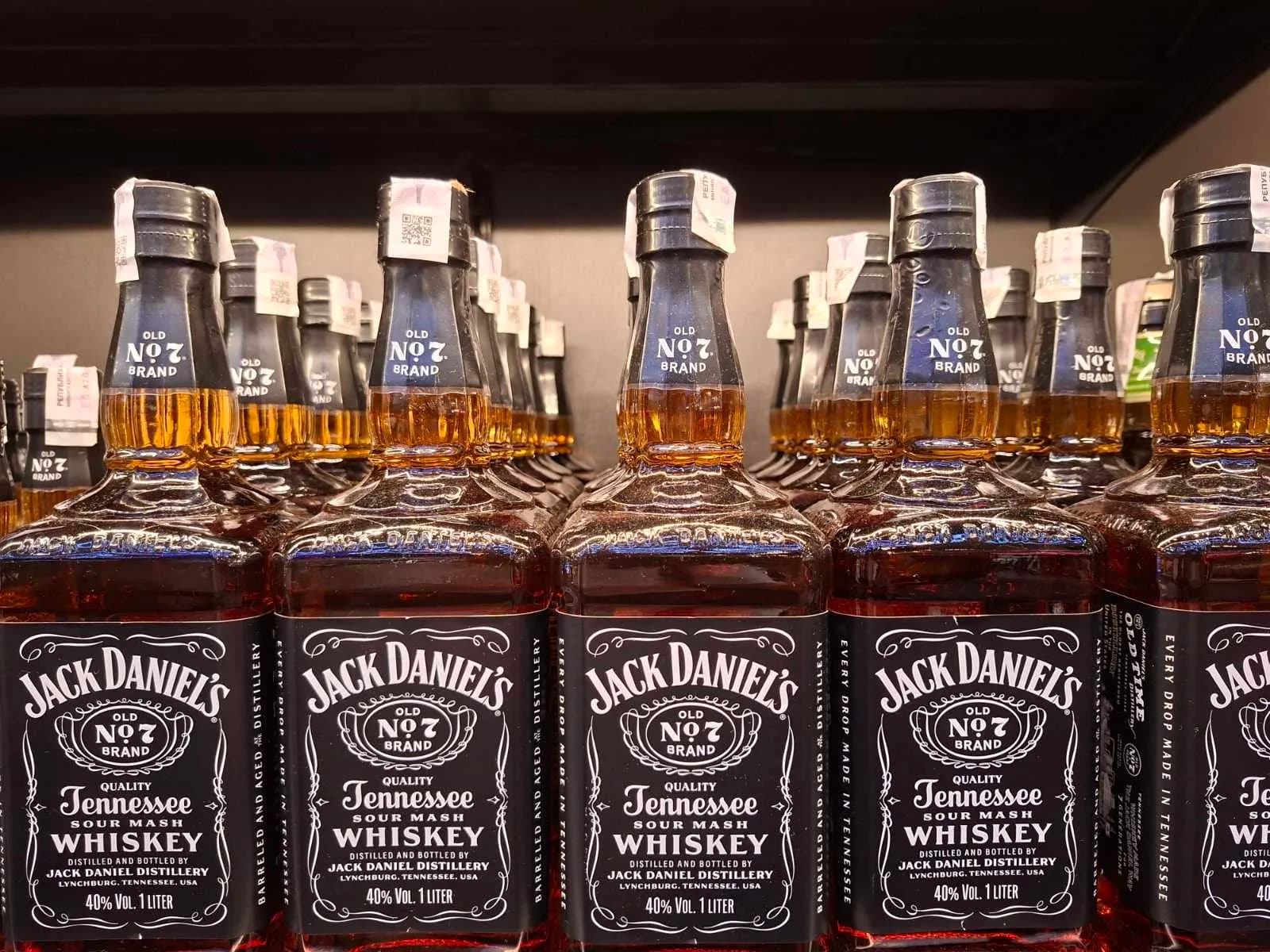 Brown‑Forman prijavio pad prihoda u prvom kvartalu