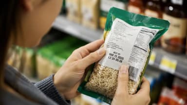 Skoro 50% španskih potrošača konzumira hranu nakon isteka roka upotrebe