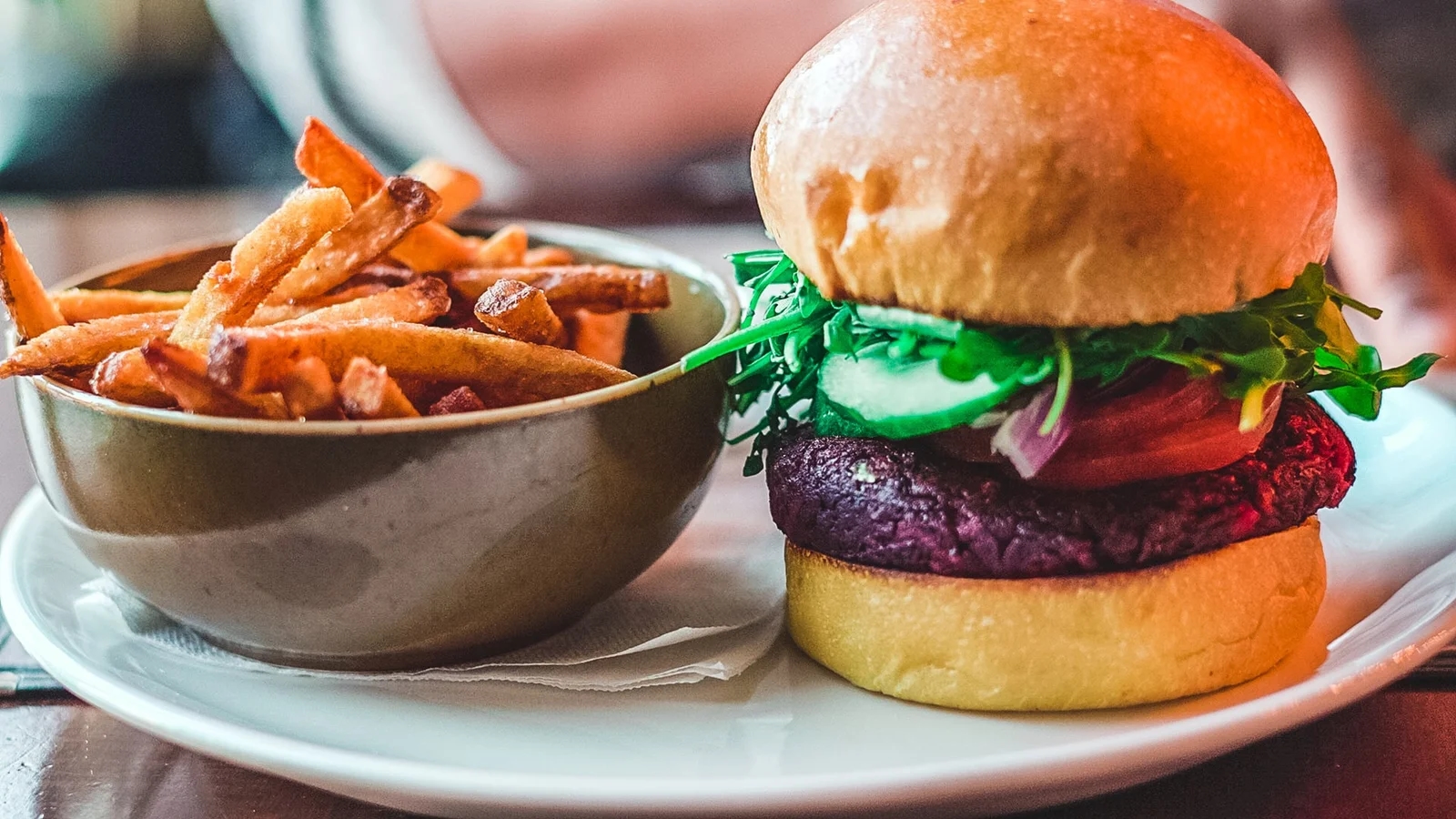 Francuska: Veganski burgeri i kobasice moraju da promene imena