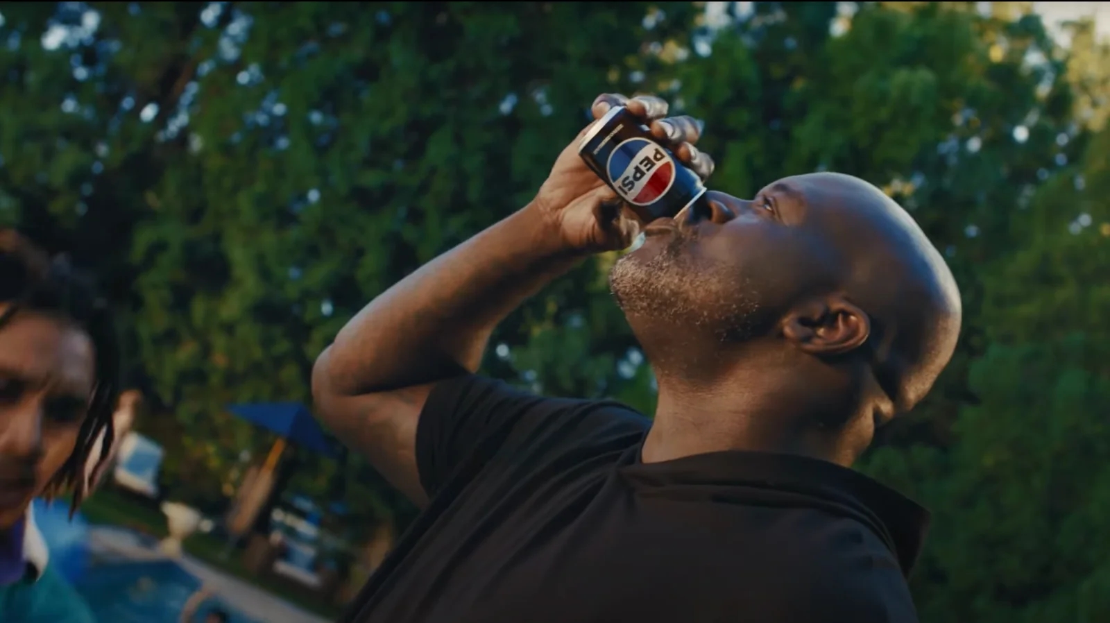 SAD: Shaquille O’Neal žali što nije "malo manji" u novoj reklami za PepsiCo