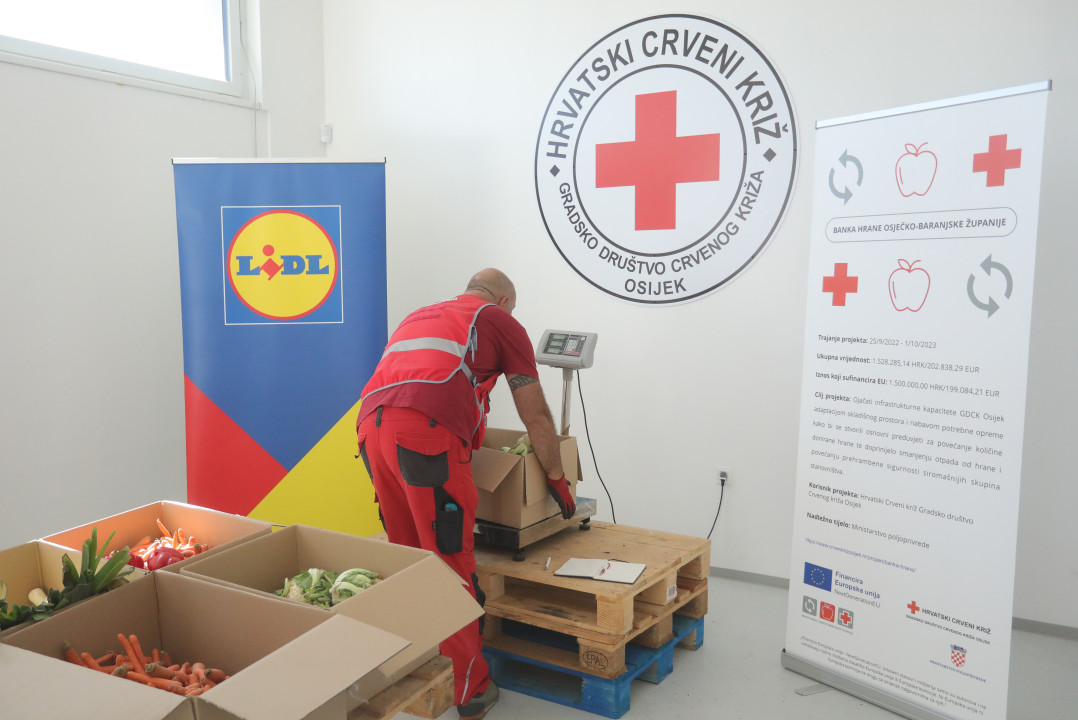 22.09.2025., Crveni kriz, Osijek -  Posjet banci hrane u CK Osijek.Photo: David Jerkovic/PIXSELL